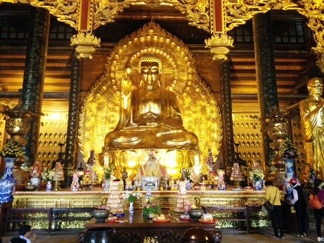 Bai Dinh, the biggest pagoda in Vietnam - ảnh 1